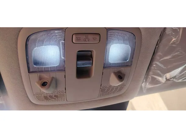 Car image 28