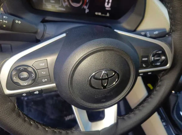 Car image 24