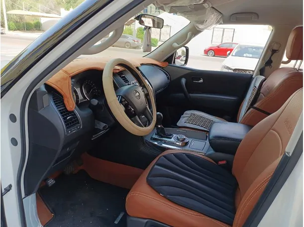 Car image 11