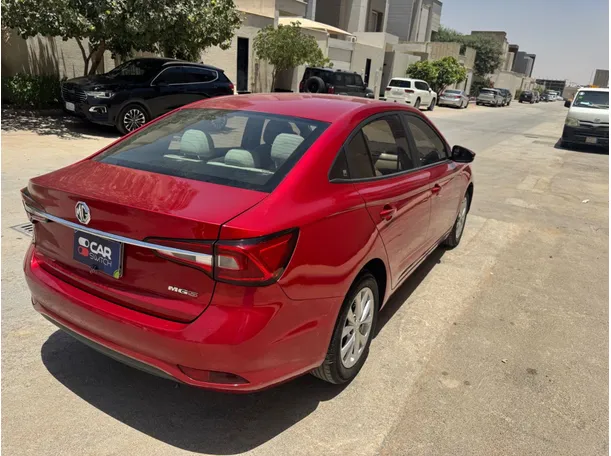Car image 5