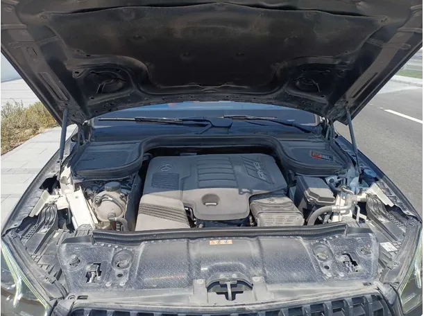 Car image 25