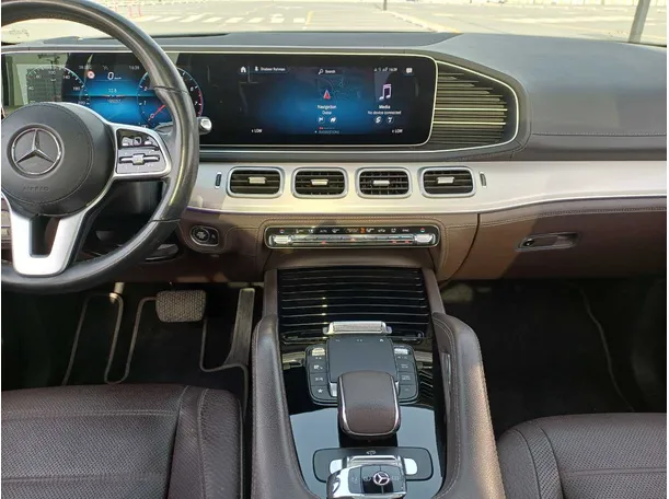 Car image 17