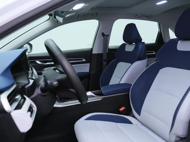 Car image 8