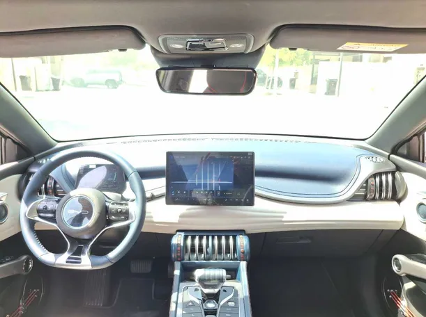 Car image 15