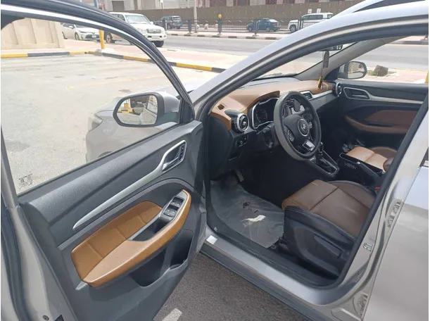 Car image 10