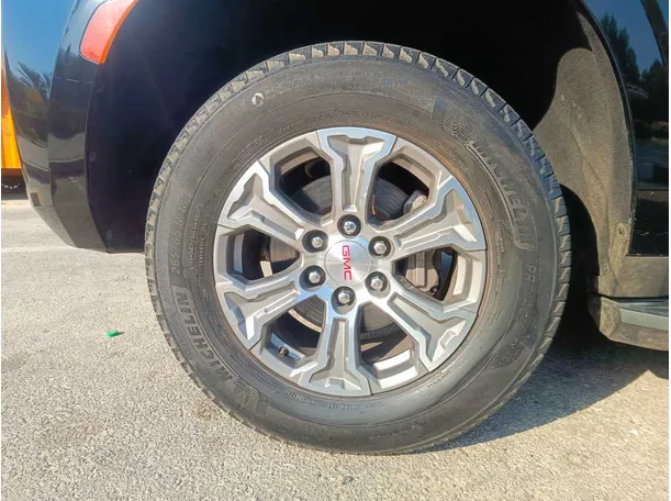 Car image 10