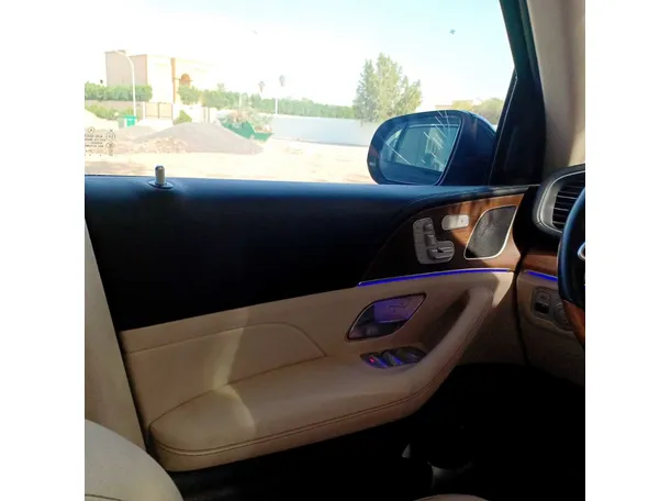 Car image 29