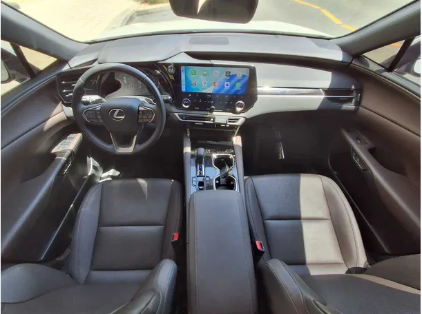 Car image 15