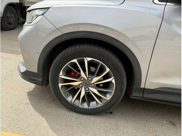 Car image 9