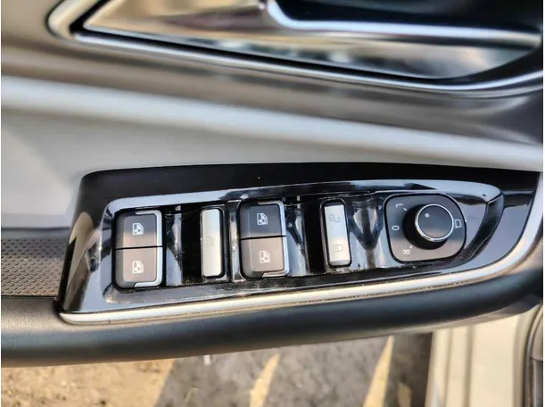 Car image 36