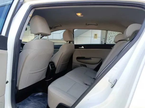 Car image 17