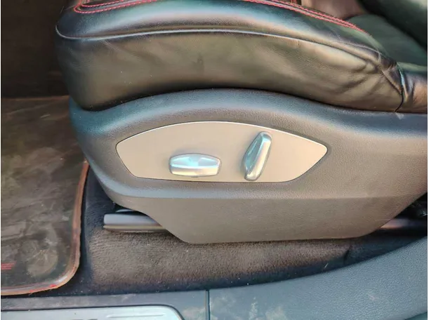 Car image 35