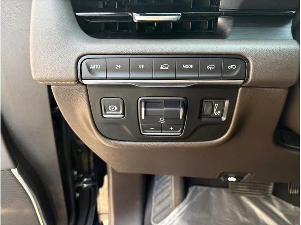 Car image 24