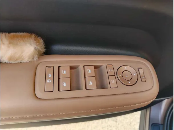 Car image 35