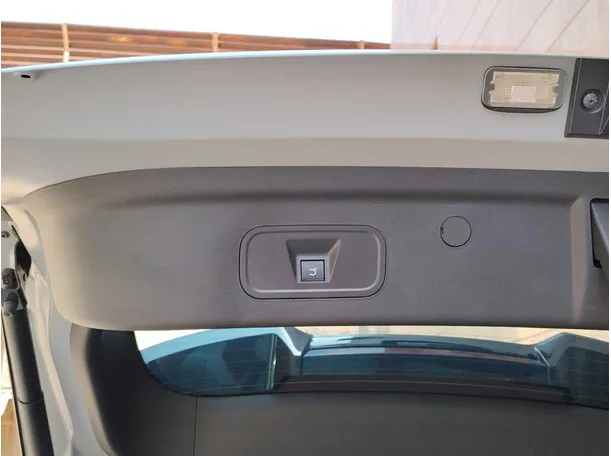 Car image 36