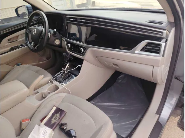 Car image 14