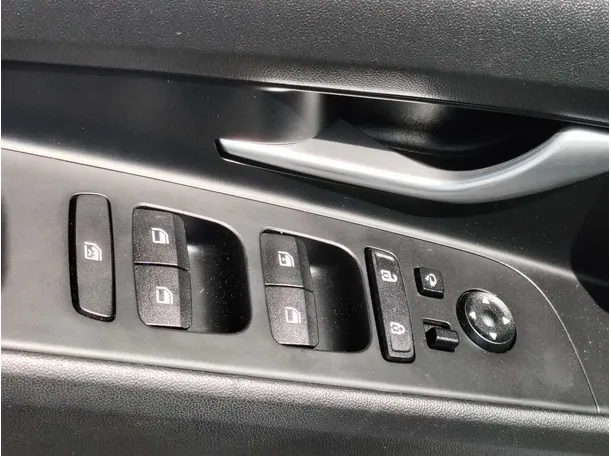 Car image 27