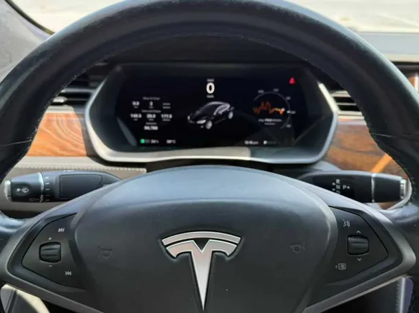 Car image 26