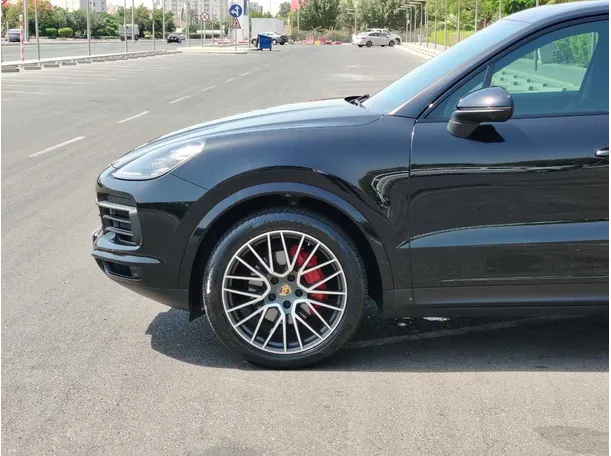 Car image 9