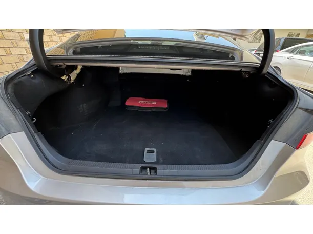 Car image 19