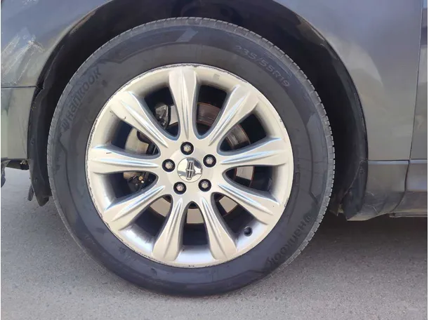 Car image 10