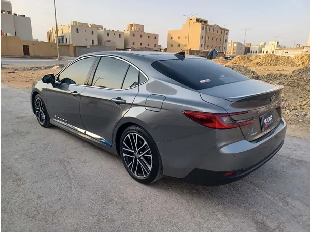 Car image 7