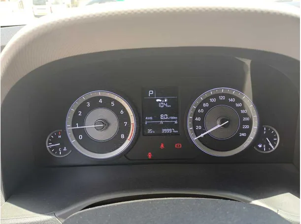 Car image 18