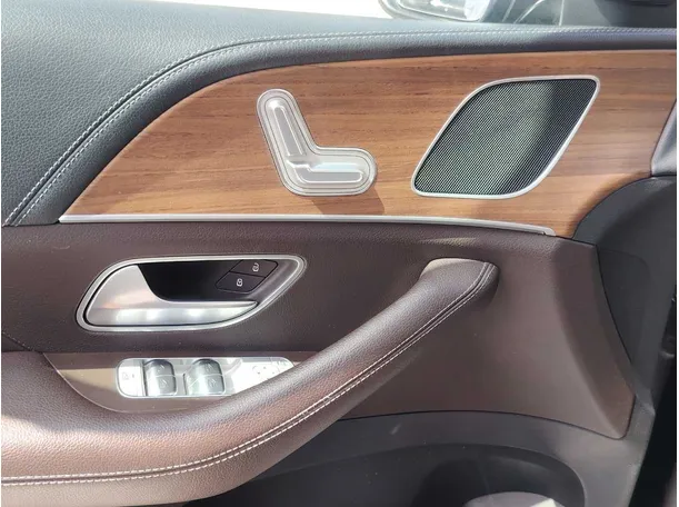 Car image 33