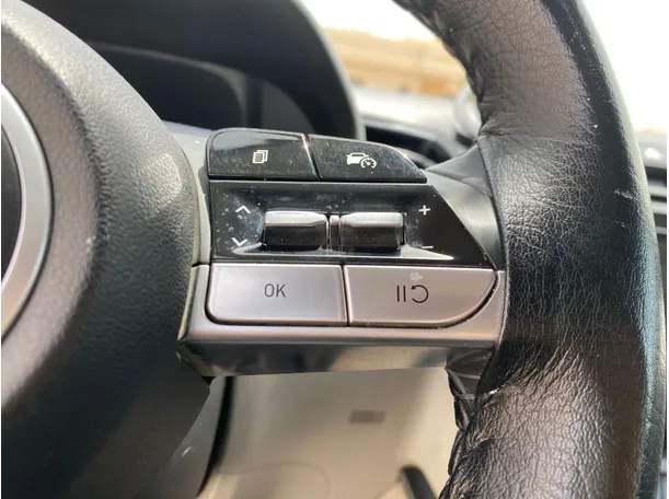 Car image 27