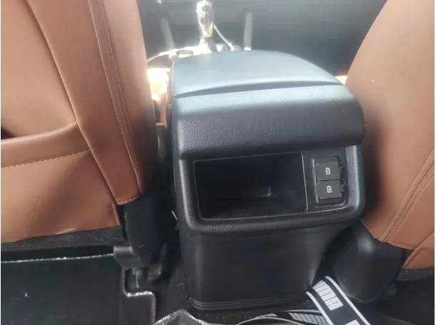 Car image 26