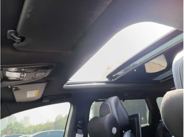 Car image 27