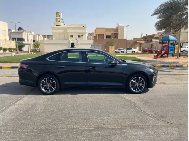 Car image 4