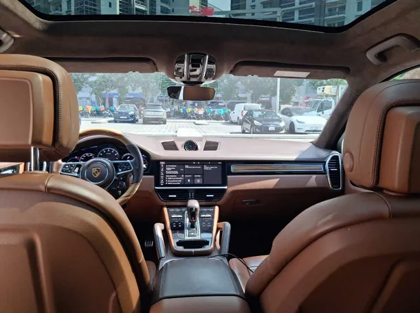 Car image 15