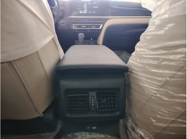 Car image 32