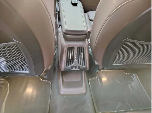 Car image 32