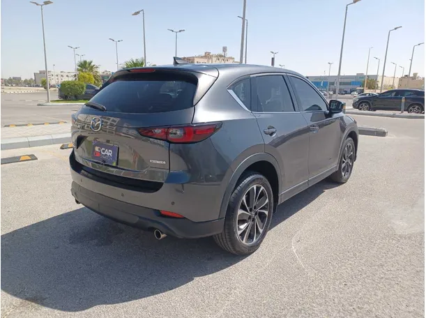 Car image 5