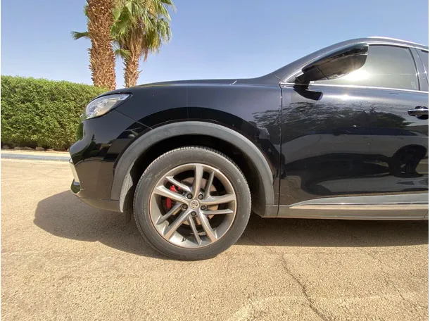 Car image 9