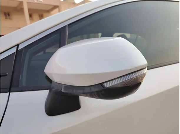Car image 30