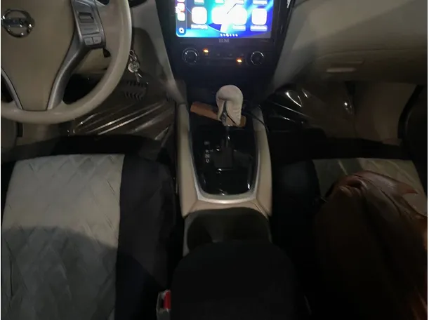 Car image 19