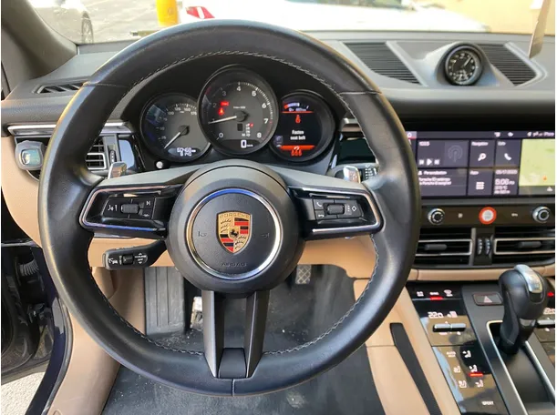 Car image 17