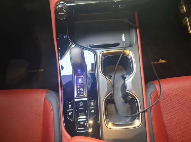 Car image 16