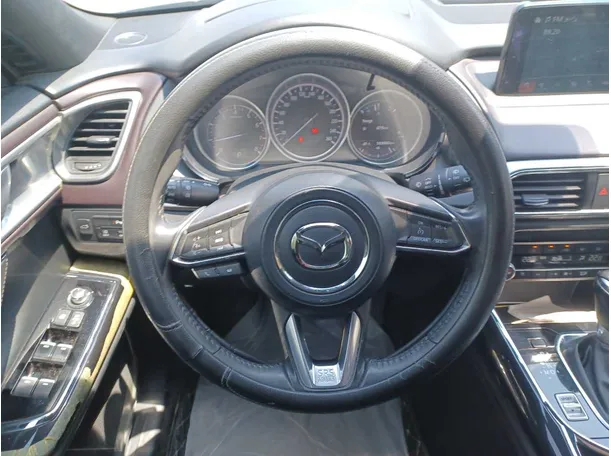Car image 16