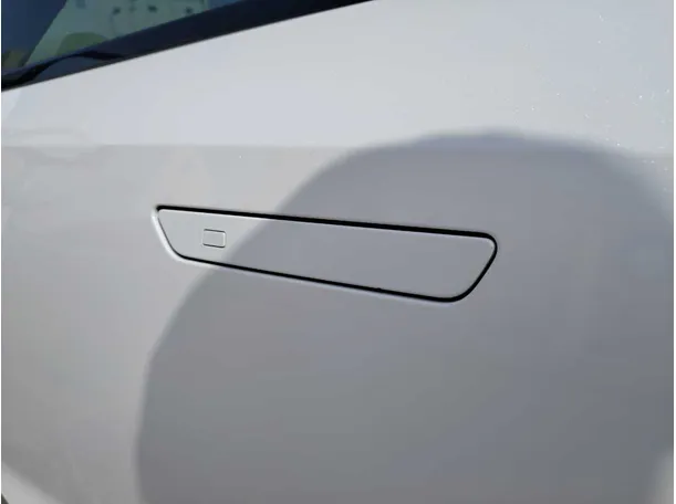Car image 30