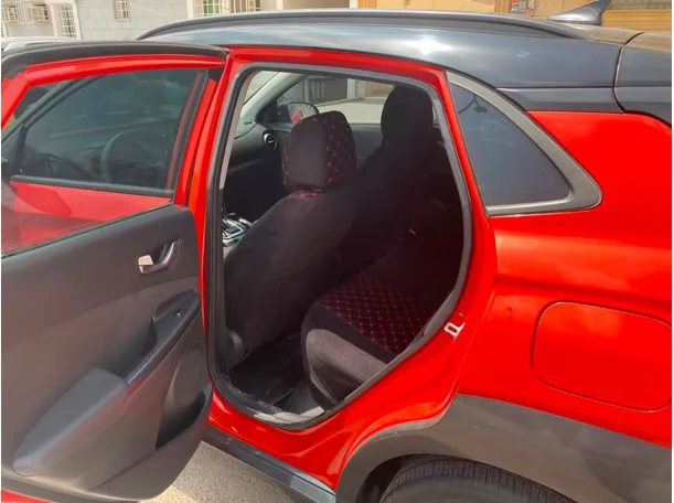 Car image 12