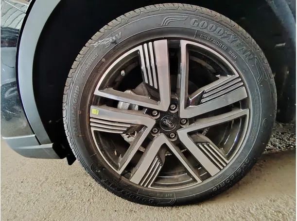 Car image 10