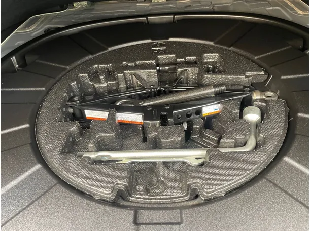 Car image 24