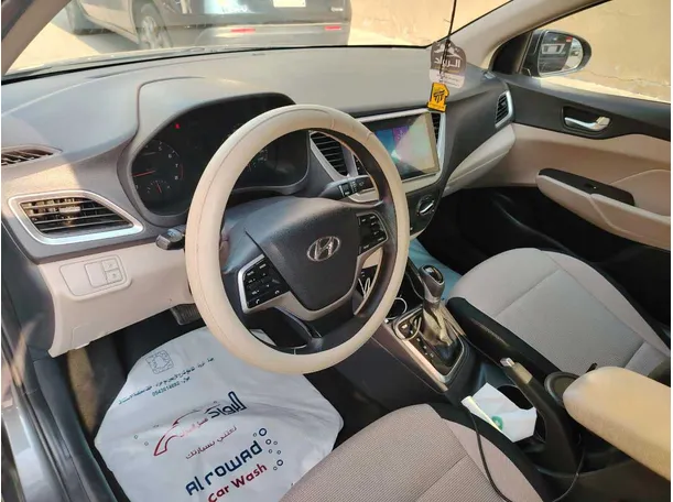 Car image 13