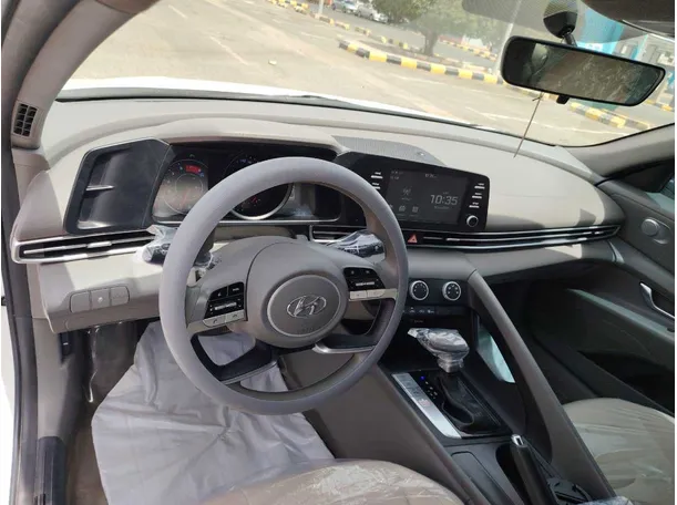 Car image 13