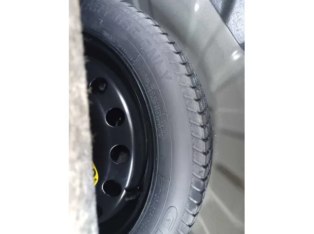 Car image 26