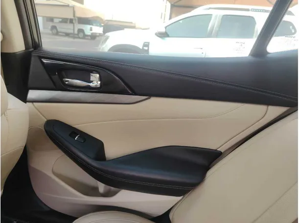 Car image 37